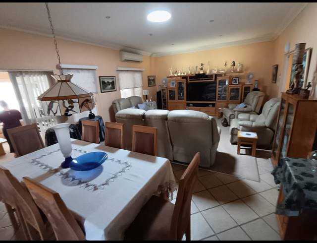 3 BEDROOM TOWNHOUSE FOR SALE IN PROTEA PARK